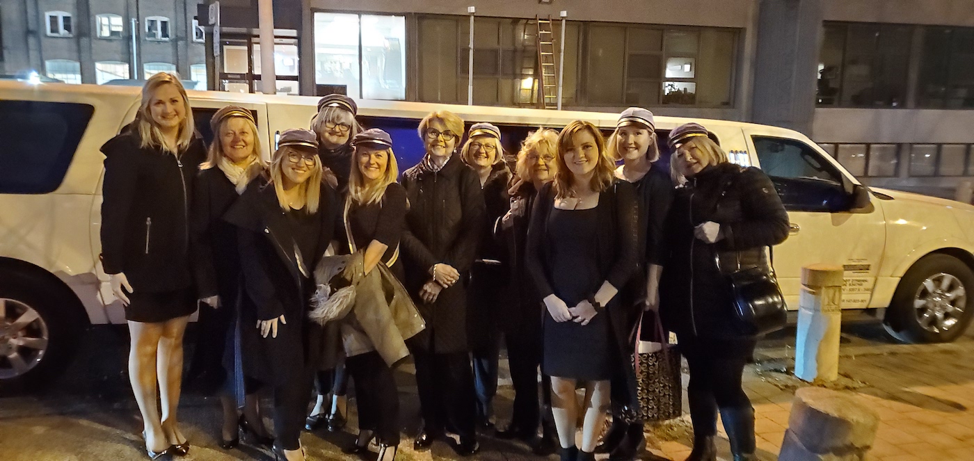 Estonian sorority members from the Hamilton contingent of Korp! Amicitia arriving at Tartu College via limousine.